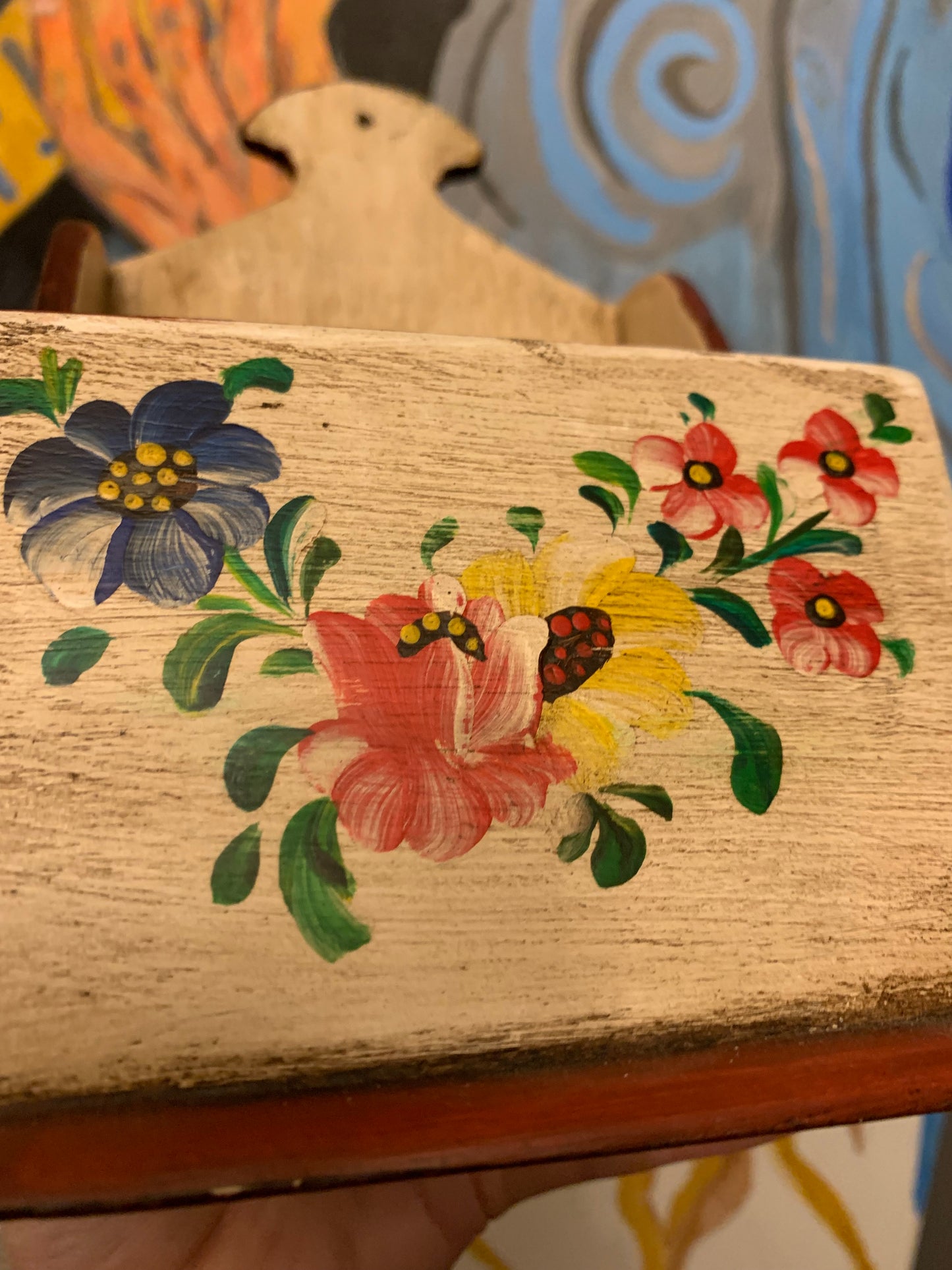 Floral wooden wall holder