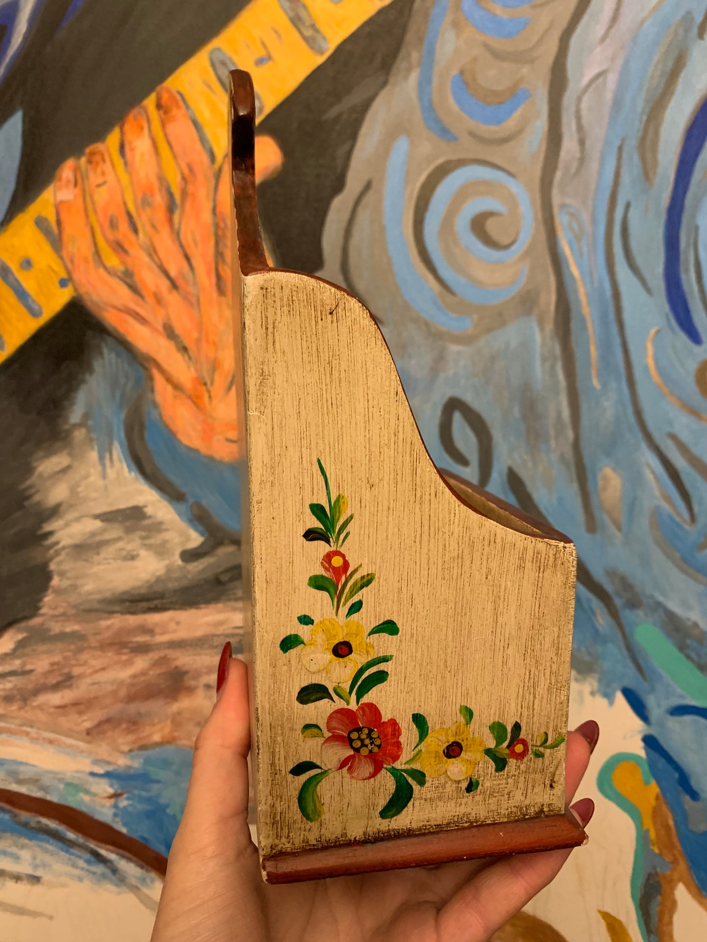 Floral wooden wall holder