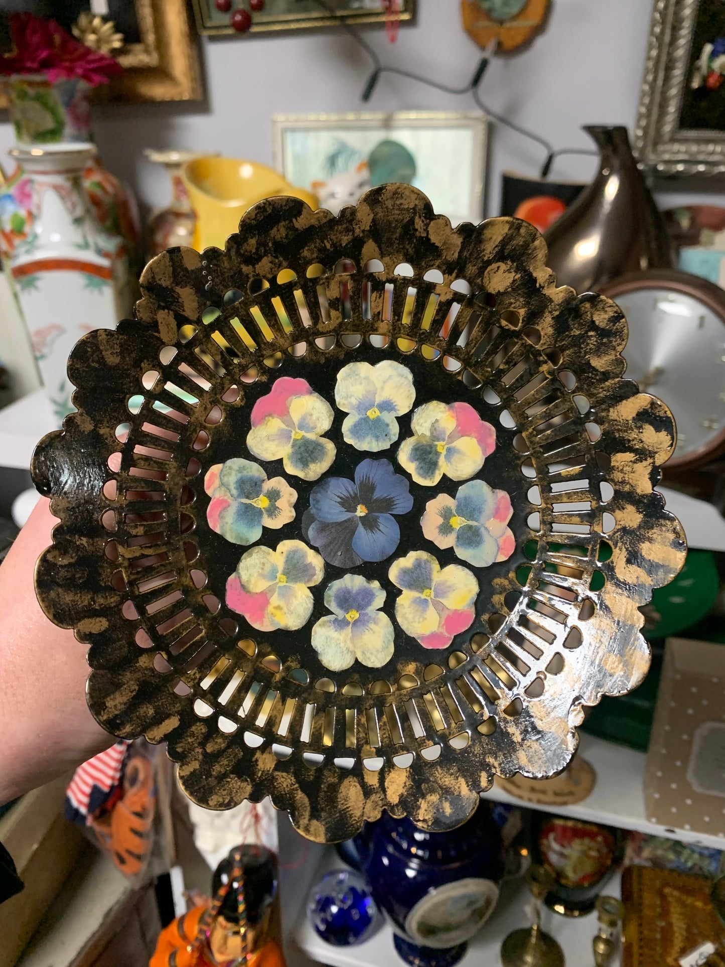 Pretty Dish / holder artist