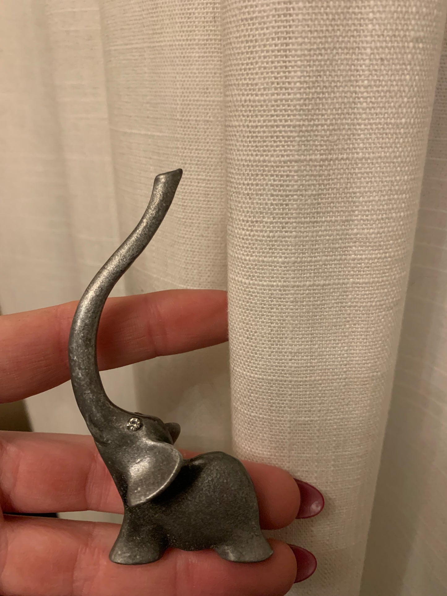 Elephant ring holder