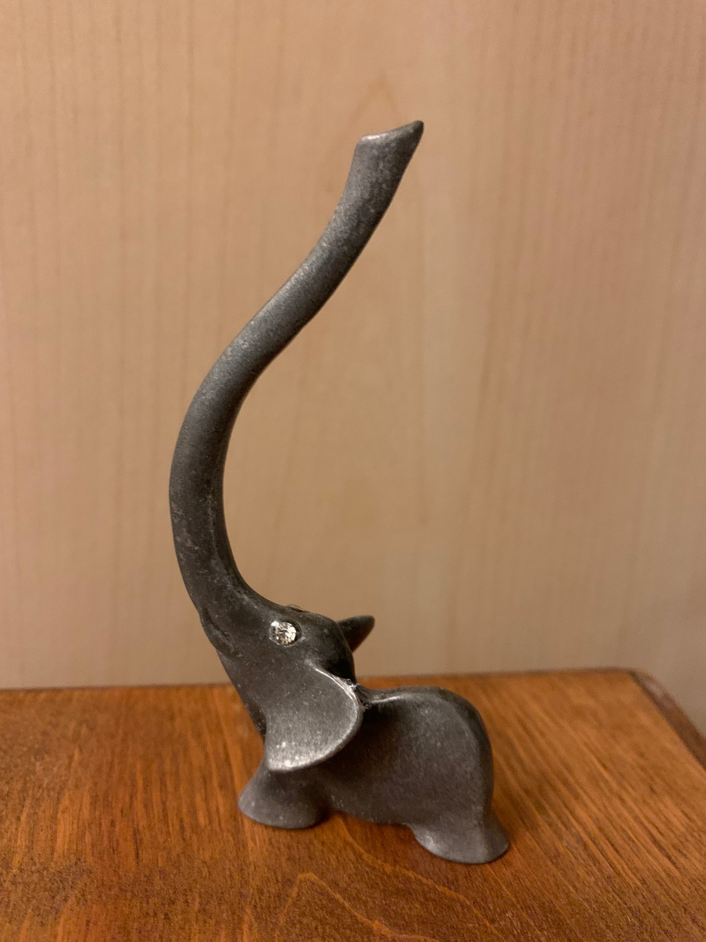 Elephant ring holder