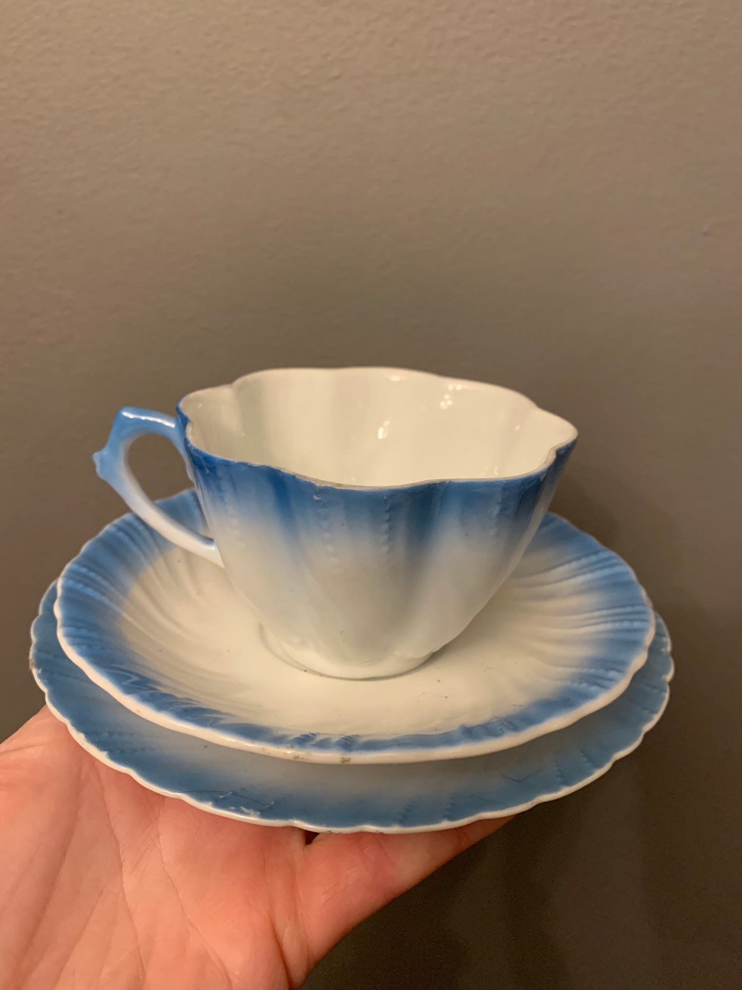 Pretty vintage tea cup, saucer and plate