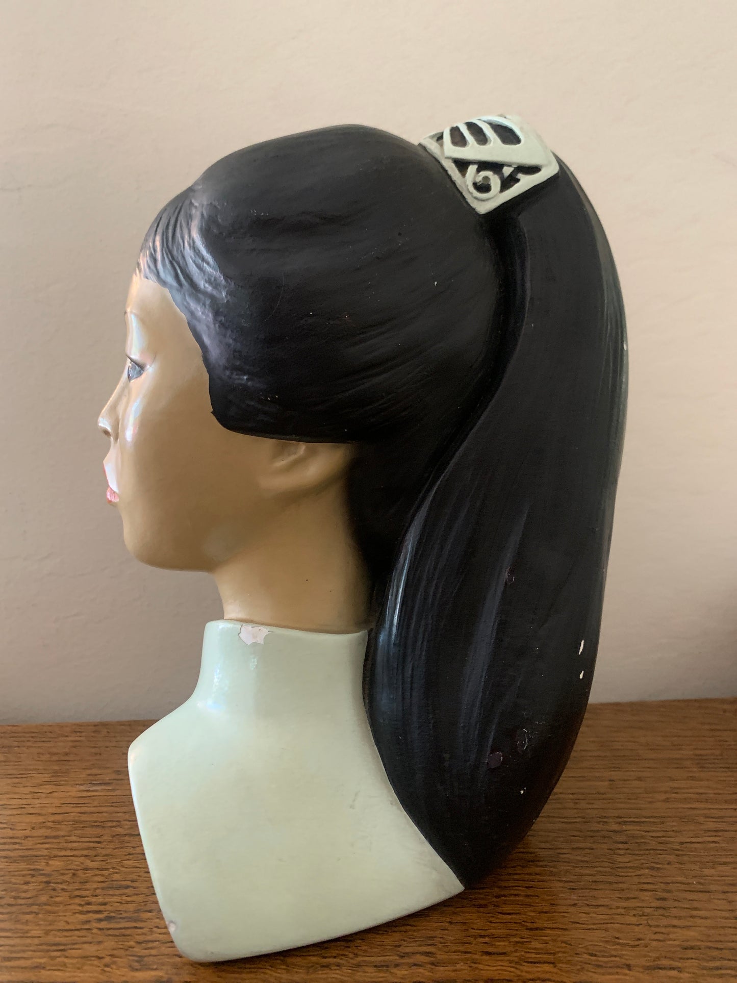 Stunning 1960s lady bust