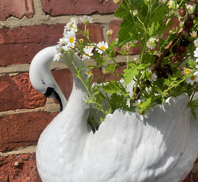 Stunning Swan Vase / Planter