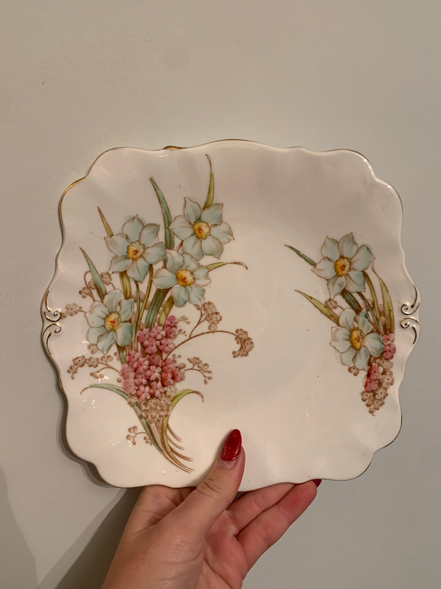 Pretty floral cake plate